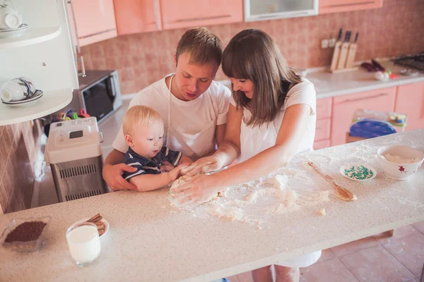 Happy family at kitchen — Stock Photo, Image