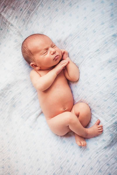 Söta nyfödda baby — Stockfoto