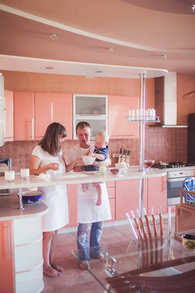 Happy family at kitchen — Stock Photo, Image