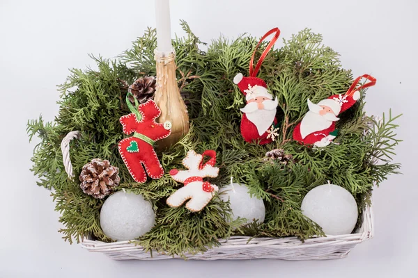 Weihnachtsfilzhirsche und Weihnachtsmänner — Stockfoto