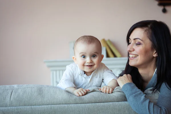 Madre con bebé niño —  Fotos de Stock