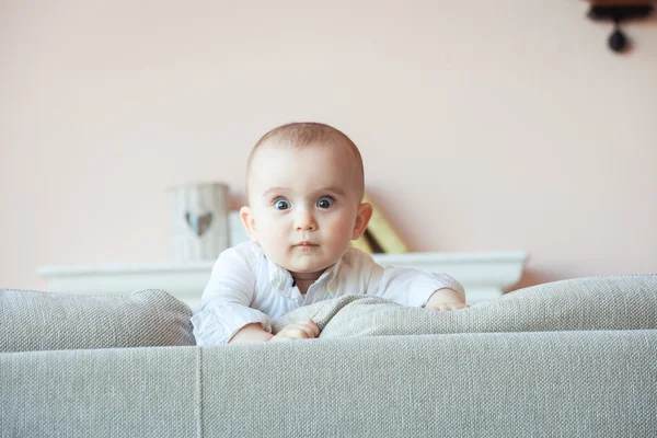 Engraçado menino bonito — Fotografia de Stock