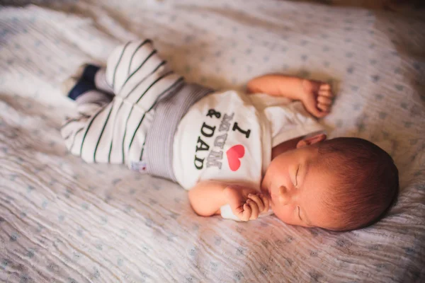 Bonito bebê dormindo — Fotografia de Stock