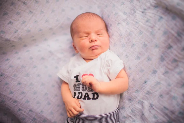 Carino piccolo bambino che dorme — Foto Stock