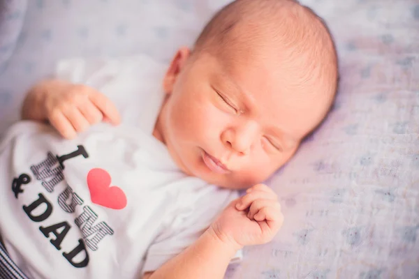 Carino piccolo bambino che dorme — Foto Stock