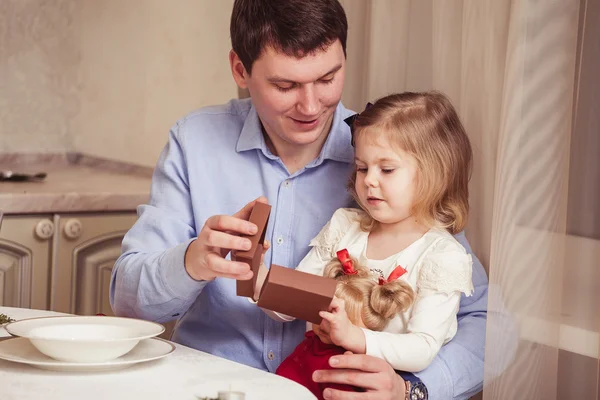 Happy father and cute little daughter — Stock Photo, Image