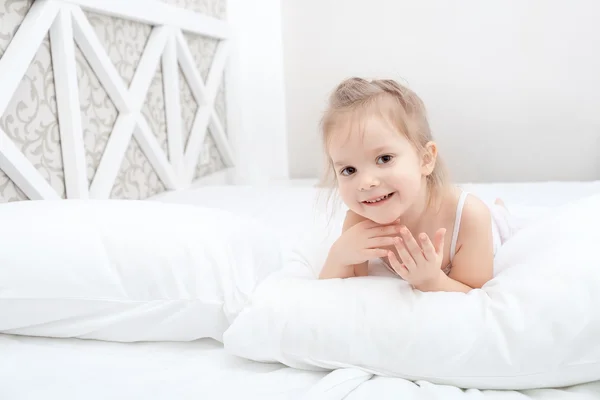 Little child girl in soft bed — Stock Photo, Image