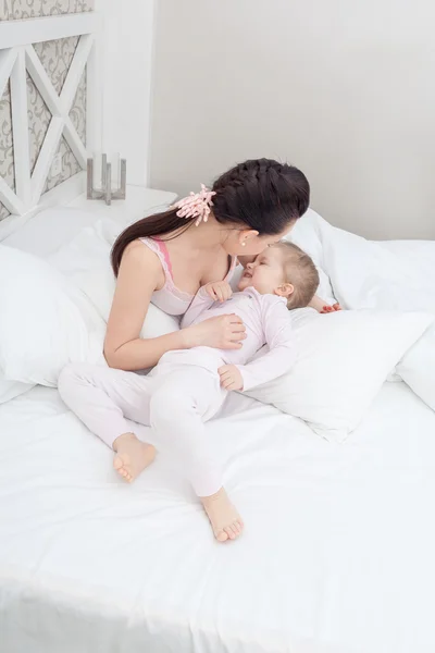 Mother and daughter in bed — Stock Photo, Image