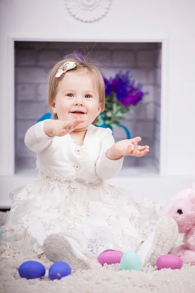 Child playing with Easter eggs — Stock Photo, Image