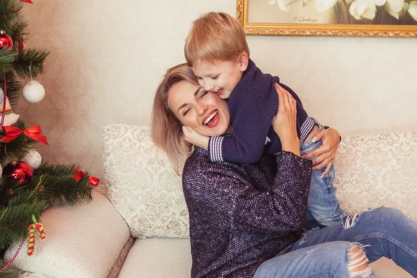 Madre con su hijo — Foto de Stock