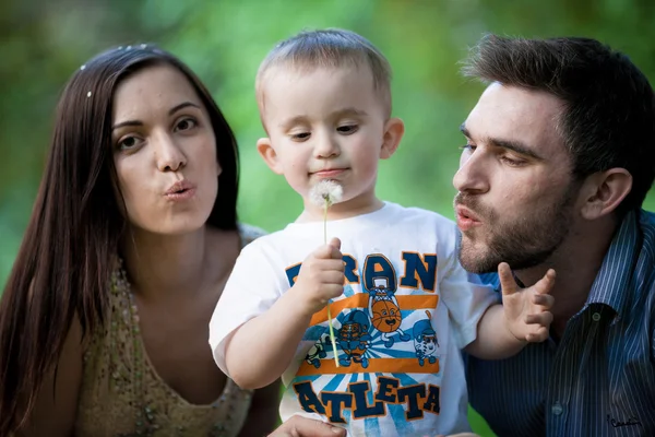 Glückliches Familienporträt — Stockfoto