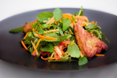 Lezzetli sebze salatası.