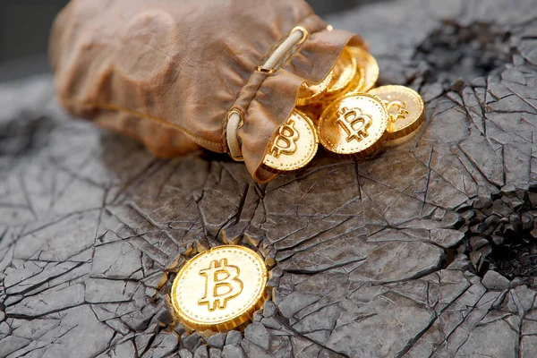 Aprile 2018 Mucchio Monete Oro Con Segno Bitcoin Illustrazione — Foto Stock