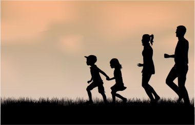 Doğada aile siluetleri.