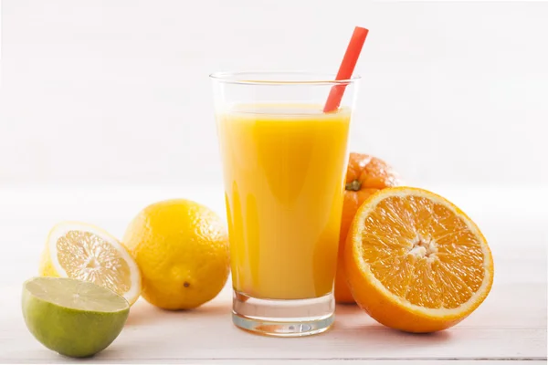 Healthy and fresh mixed juice from fruits — Stock Photo, Image