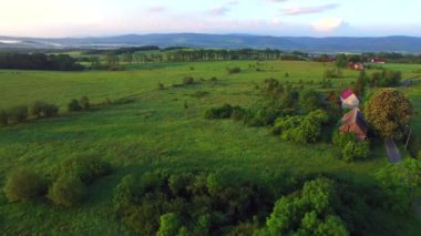 Köyün içinde hava altın gündoğumu