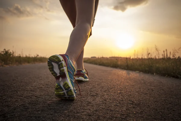 Two pretty girls jogging in the morning — Stock Photo, Image