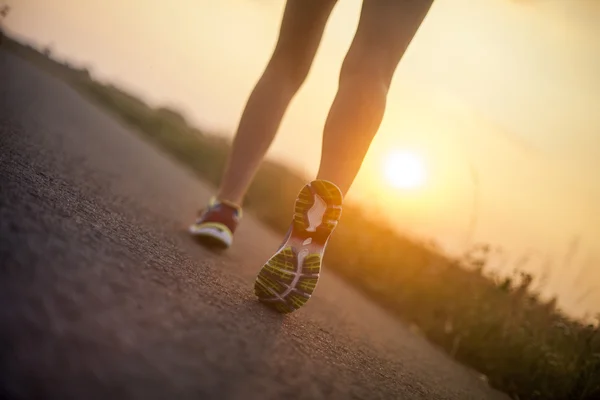 Two pretty girls jogging in the morning — Stock Photo, Image