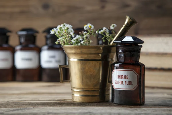 L'ancienne médecine naturelle, les herbes et les médicaments — Photo