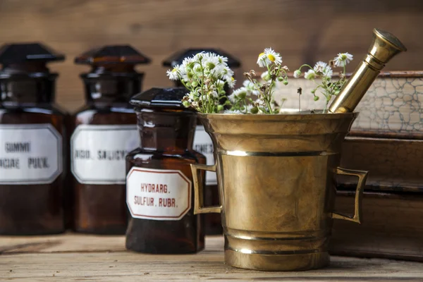 The ancient natural medicine, herbs and medicines — Stock Photo, Image