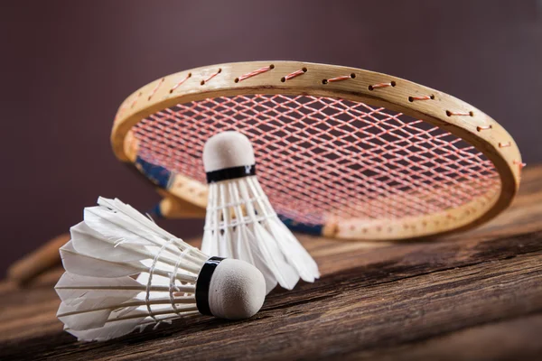 Un juego de bádminton. Paleta y el transbordador . —  Fotos de Stock