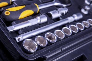 Herkes için temel araçları. Anahtarlar, vida ve çekiç