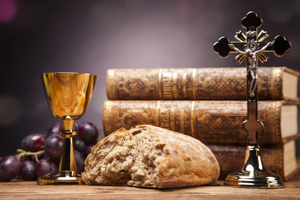 Sacred objects, bible, bread and wine. — Stock Photo, Image