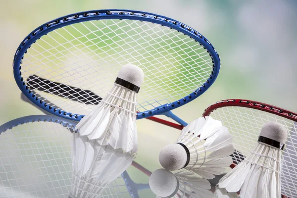 Een set van badminton. Paddle en de shuttle. — Stockfoto