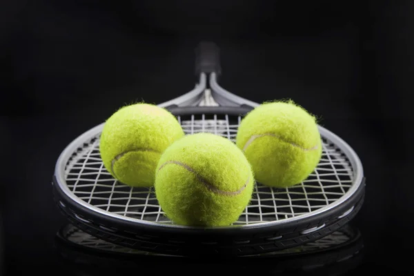 Zestaw tenisa. Rakieta i piłki. — Zdjęcie stockowe