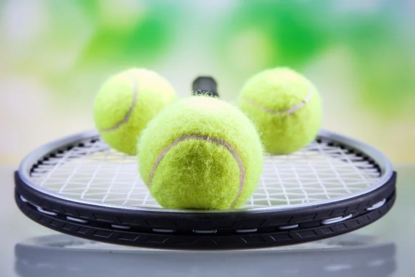 En uppsättning av tennis. Racket och boll. — Stockfoto