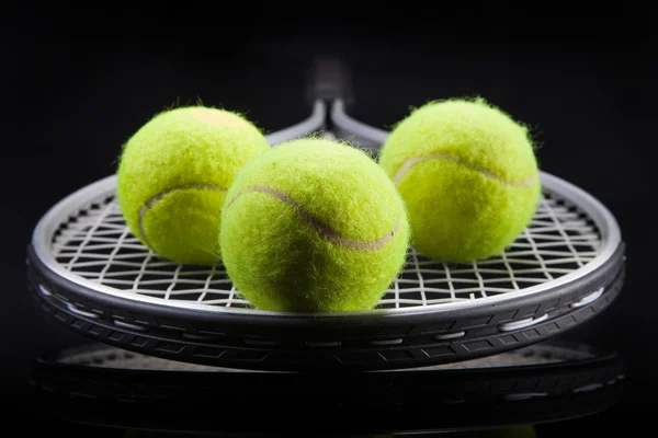 En uppsättning av tennis. Racket och boll. — Stockfoto