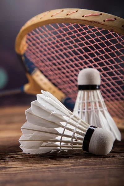 Sada badminton. Pádlo a badmintonový míček. — Stock fotografie