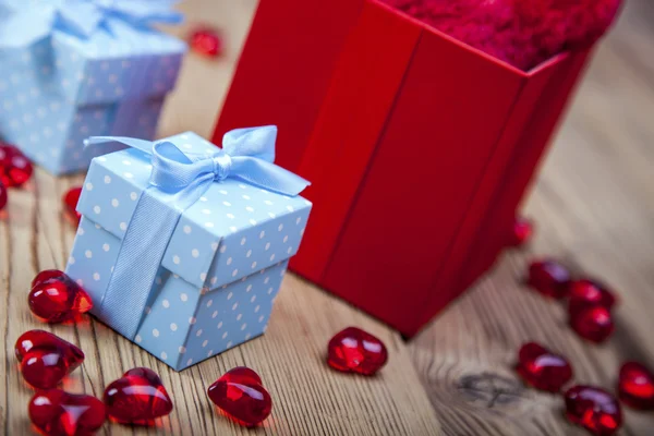 Dia dos Namorados, o dia dos amantes! Presentes e vermelho apaixonado — Fotografia de Stock