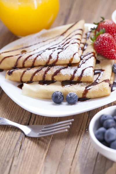 Delicious sweet French pancakes on a plate with fresh fruits — Stock Photo, Image