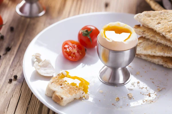 English breakfast on dark wooden table — Stock Photo, Image