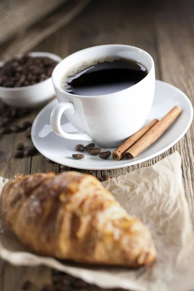 Delicious coffee with sweets on a wooden table — Stock Photo, Image