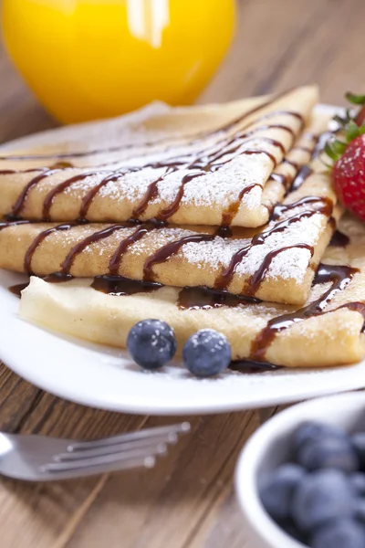 Delicious sweet French pancakes on a plate with fresh fruits — Stock Photo, Image
