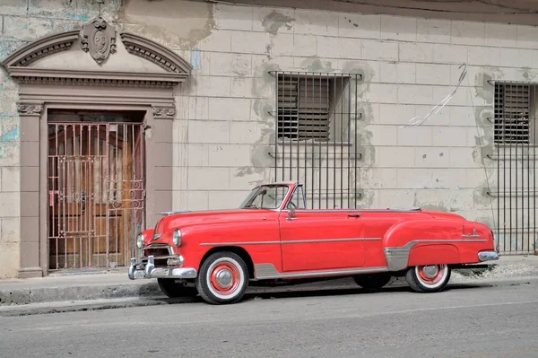 Havana Cuba Januari 2018 Vintage Klassiska Bilar Parkerade Gatan — Stockfoto