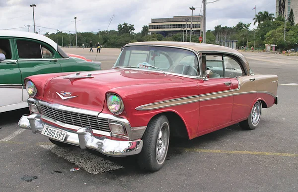 Havana Cuba Stycznia 2018 Vintage Klasyczne Samochody Zaparkowane Placu Rewolucji — Zdjęcie stockowe