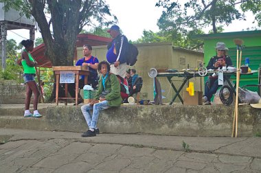 MATANZAS, CUBA - 8 Ocak 2018: Bir taşra kasabasında sokak satışı.