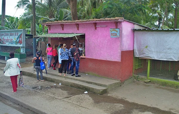 Matanzas Cuba January 2018 Group People Waiting Pizza — Stock Photo, Image