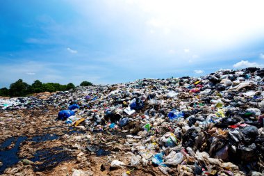 Çöp dağları, büyük çöp yığınları, çözülemeyen plastik atıklar, kentsel ve endüstriyel alanlardaki kirlilik