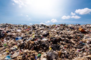 Çöp dağları, büyük çöp yığınları, çözülemeyen plastik atıklar, kentsel ve endüstriyel alanlardaki kirlilik