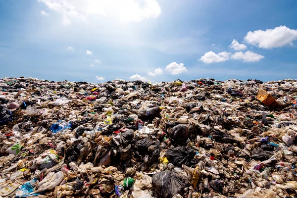 Çöp dağları, büyük çöp yığınları, çözülemeyen plastik atıklar, kentsel ve endüstriyel alanlardaki kirlilik