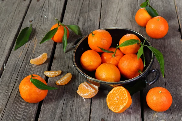Tangerines  on a black wooden table — Stock Photo, Image