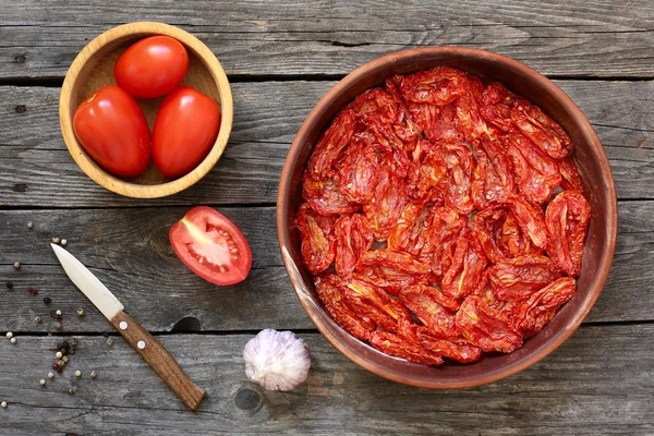 Tomates secos ao sol — Fotografia de Stock