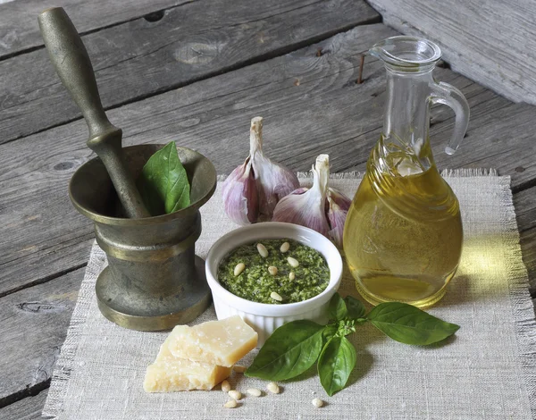 Italian pesto sauce and ingredients — Stock Photo, Image