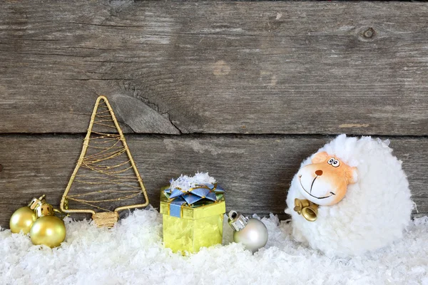 Samenstelling van het nieuwe jaar met een schaap - een symbool van 2015 op Oost-cal — Stockfoto