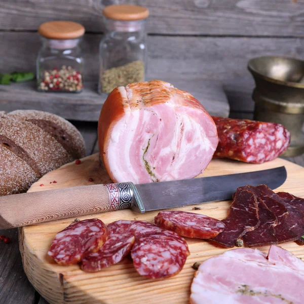 Sliced cold meats on a cutting board — Stock Photo, Image