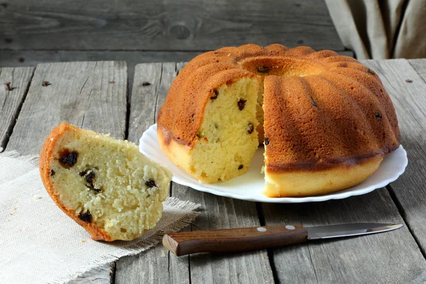 Torta casera con pasas — Foto de Stock